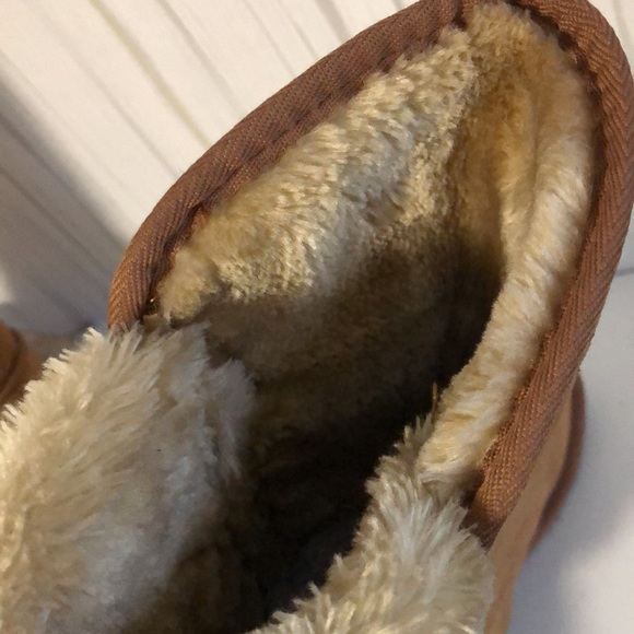 Woman’s size 7 lamo boots - Picture 6 of 7